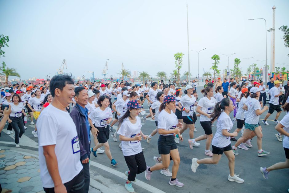 BMW国际公开赛首轮沙佩尔并列领先 丁文一T21